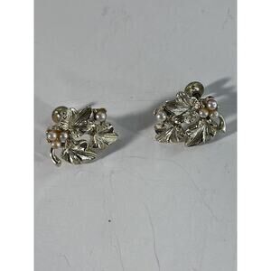Lisner Shiny gold Toned Screw On earrings W/ Faux Pearls - VINTAGE